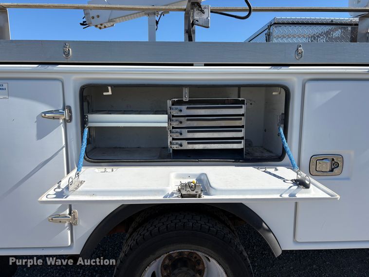 image for item YA3104 2017 Ford F450 Super Duty bucket truck