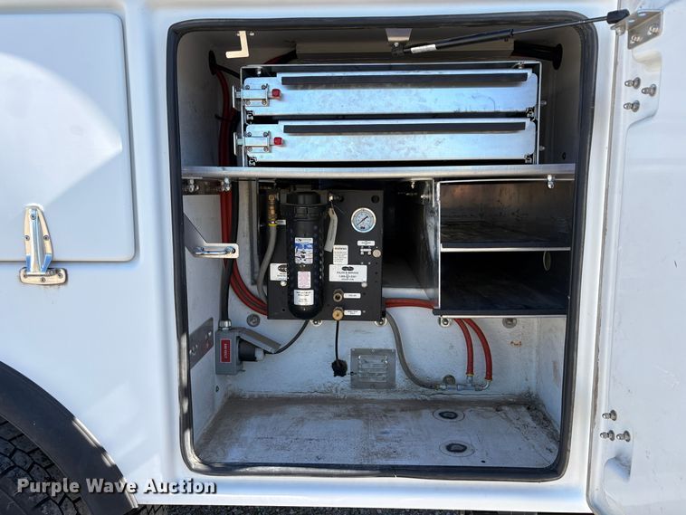 image for item YA3104 2017 Ford F450 Super Duty bucket truck