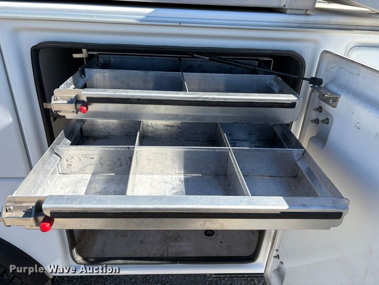 image for item YA3104 2017 Ford F450 Super Duty bucket truck