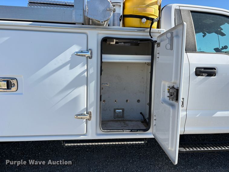 image for item YA3104 2017 Ford F450 Super Duty bucket truck