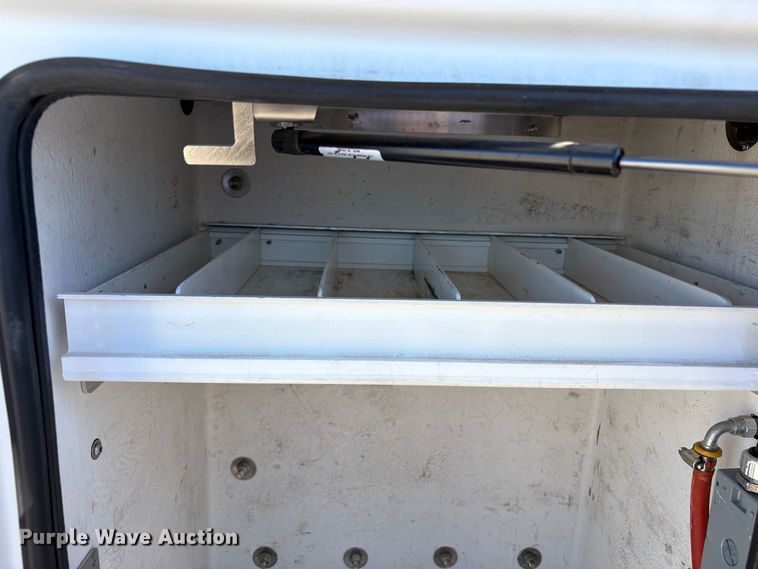 image for item YA3104 2017 Ford F450 Super Duty bucket truck