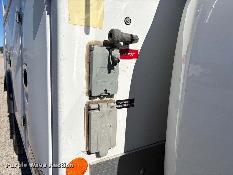 image for item YA3104 2017 Ford F450 Super Duty bucket truck