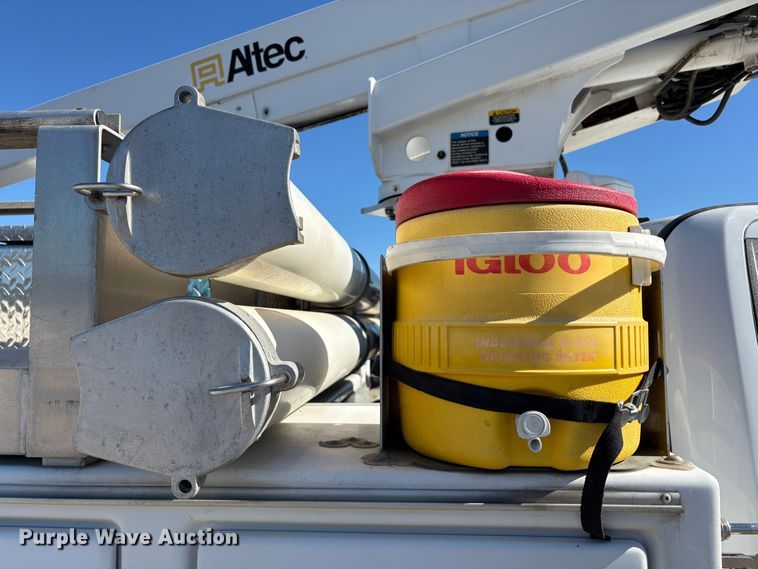 image for item YA3104 2017 Ford F450 Super Duty bucket truck