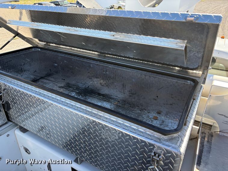 image for item YA3104 2017 Ford F450 Super Duty bucket truck