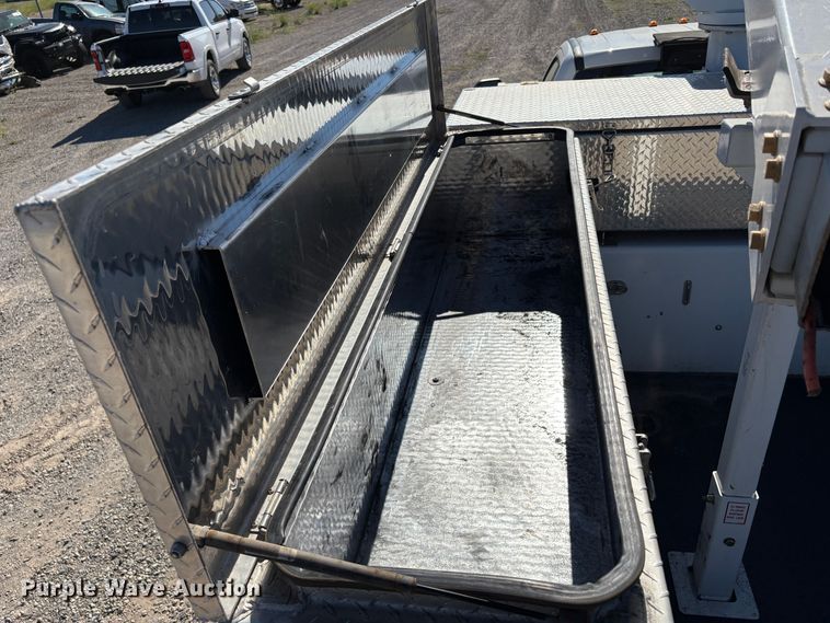 image for item YA3104 2017 Ford F450 Super Duty bucket truck