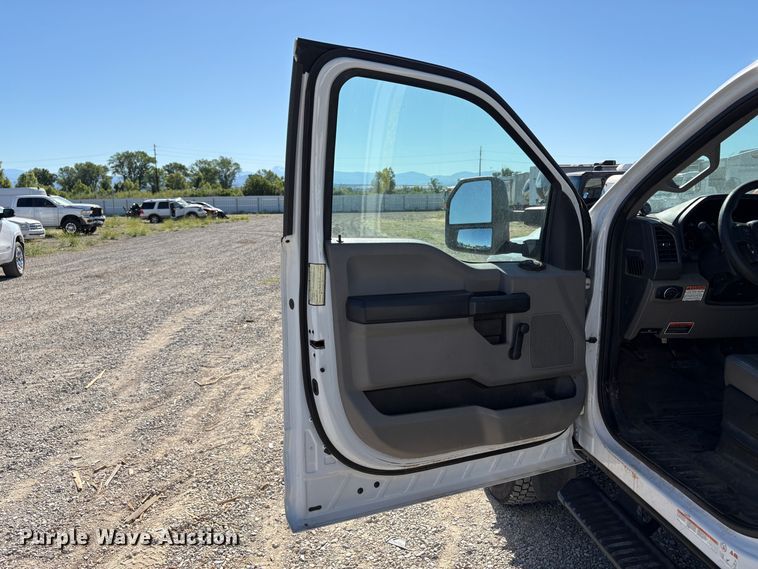 image for item YA3104 2017 Ford F450 Super Duty bucket truck
