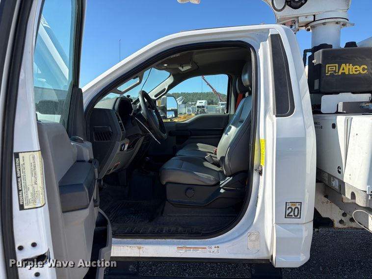 image for item YA3104 2017 Ford F450 Super Duty bucket truck