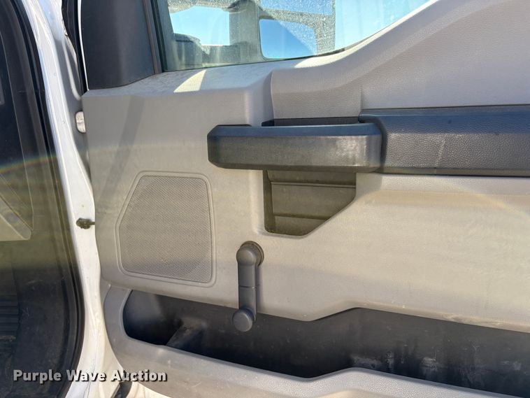 image for item YA3104 2017 Ford F450 Super Duty bucket truck