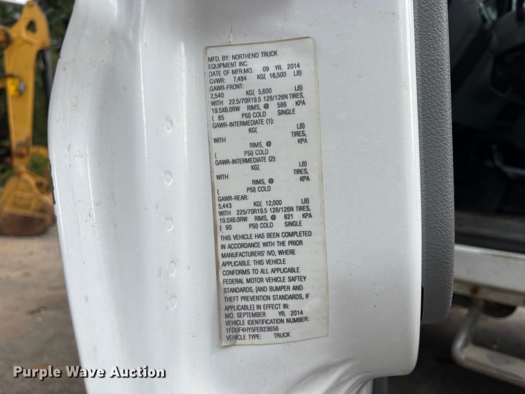 image for item YA3104 2017 Ford F450 Super Duty bucket truck