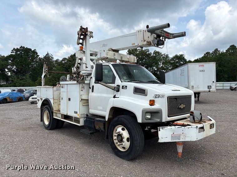 image for item YA3107 2006 Chevrolet C7500 cable placer bucket truck