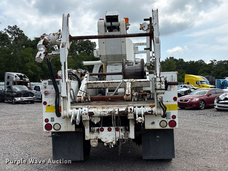 image for item YA3107 2006 Chevrolet C7500 cable placer bucket truck