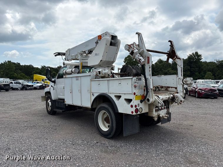 image for item YA3107 2006 Chevrolet C7500 cable placer bucket truck