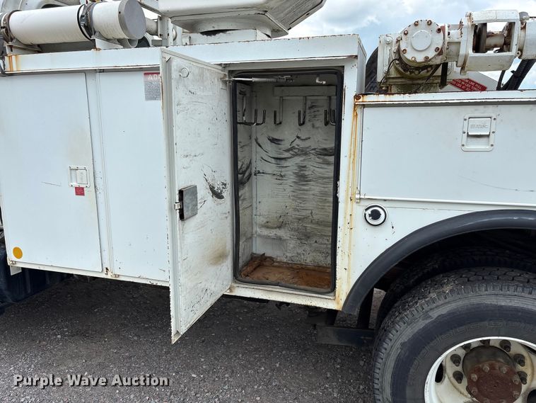 image for item YA3107 2006 Chevrolet C7500 cable placer bucket truck