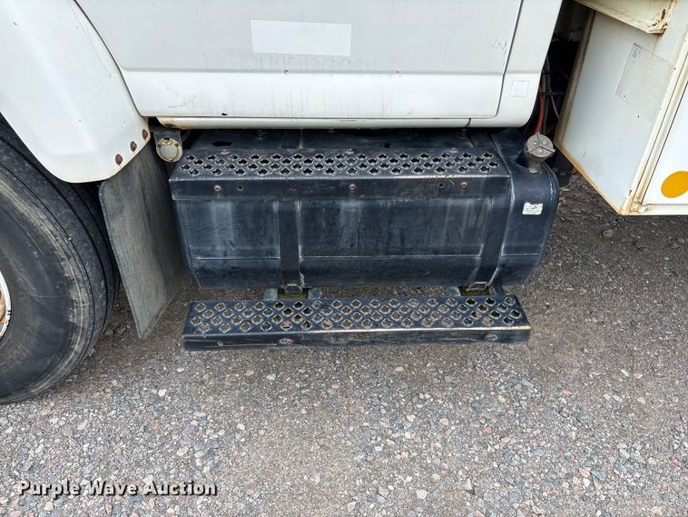 image for item YA3107 2006 Chevrolet C7500 cable placer bucket truck