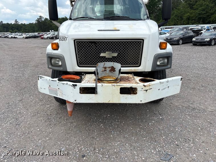 image for item YA3107 2006 Chevrolet C7500 cable placer bucket truck