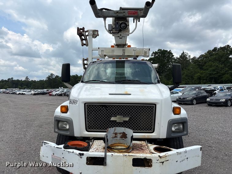 image for item YA3107 2006 Chevrolet C7500 cable placer bucket truck