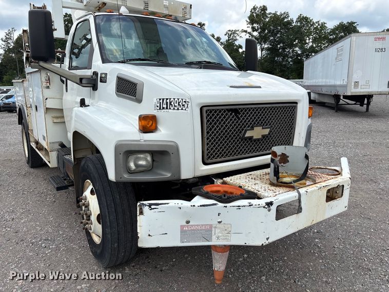 image for item YA3107 2006 Chevrolet C7500 cable placer bucket truck