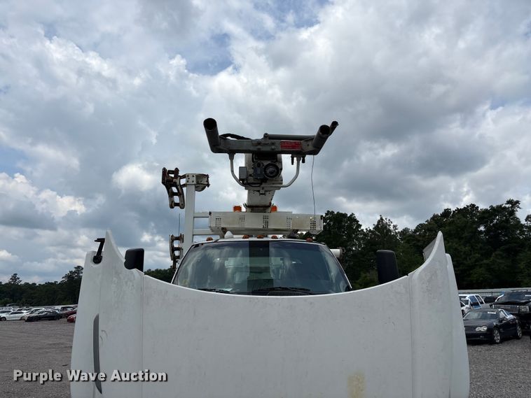 image for item YA3107 2006 Chevrolet C7500 cable placer bucket truck