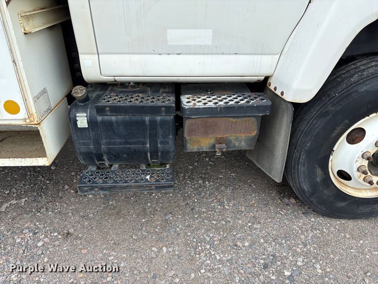 image for item YA3107 2006 Chevrolet C7500 cable placer bucket truck