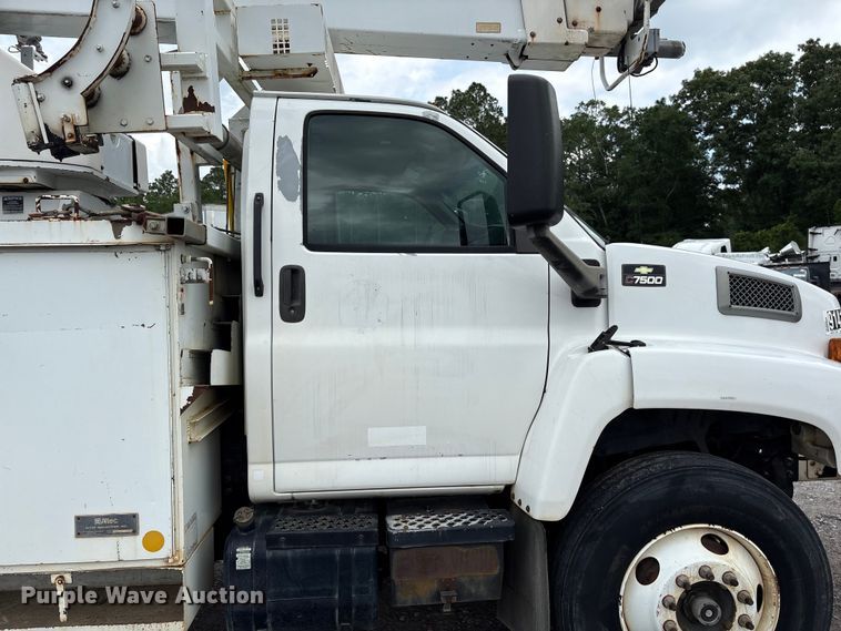 image for item YA3107 2006 Chevrolet C7500 cable placer bucket truck