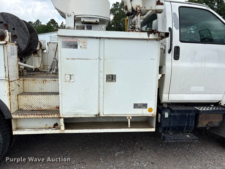 image for item YA3107 2006 Chevrolet C7500 cable placer bucket truck