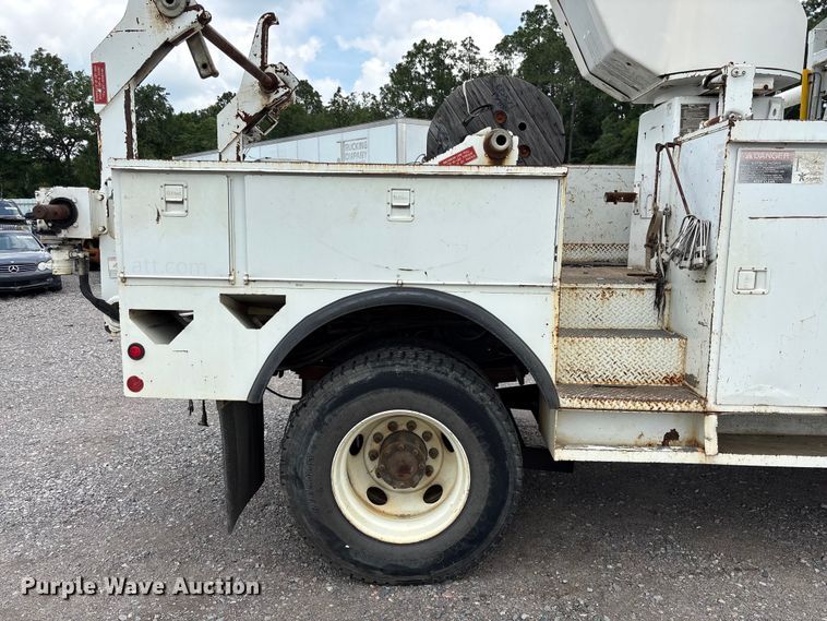 image for item YA3107 2006 Chevrolet C7500 cable placer bucket truck