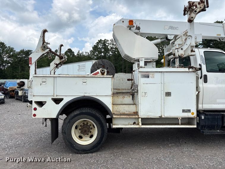 image for item YA3107 2006 Chevrolet C7500 cable placer bucket truck