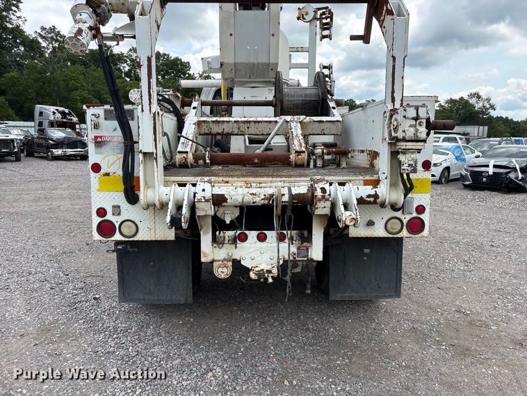 image for item YA3107 2006 Chevrolet C7500 cable placer bucket truck
