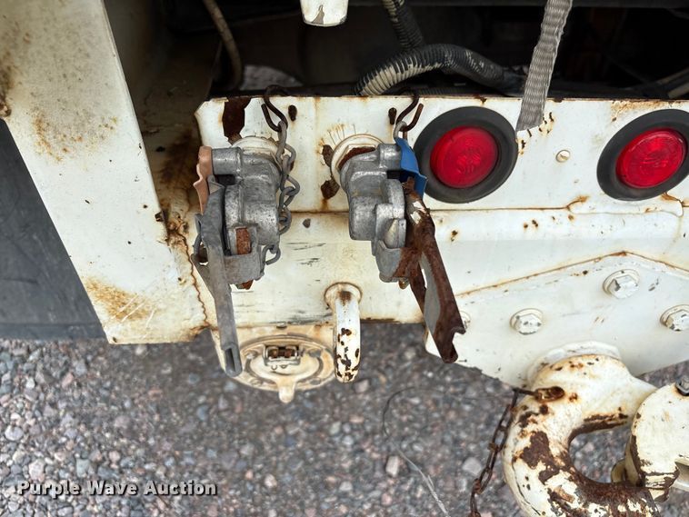 image for item YA3107 2006 Chevrolet C7500 cable placer bucket truck