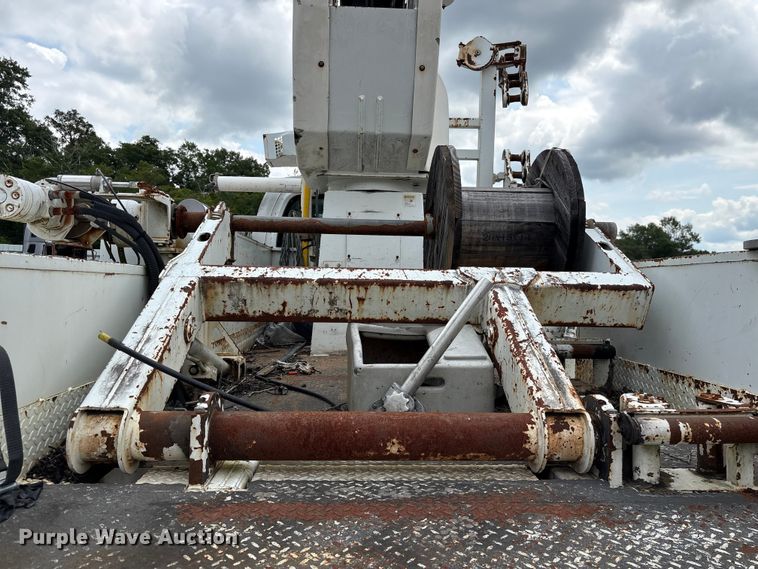 image for item YA3107 2006 Chevrolet C7500 cable placer bucket truck