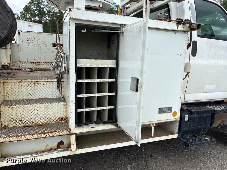 image for item YA3107 2006 Chevrolet C7500 cable placer bucket truck