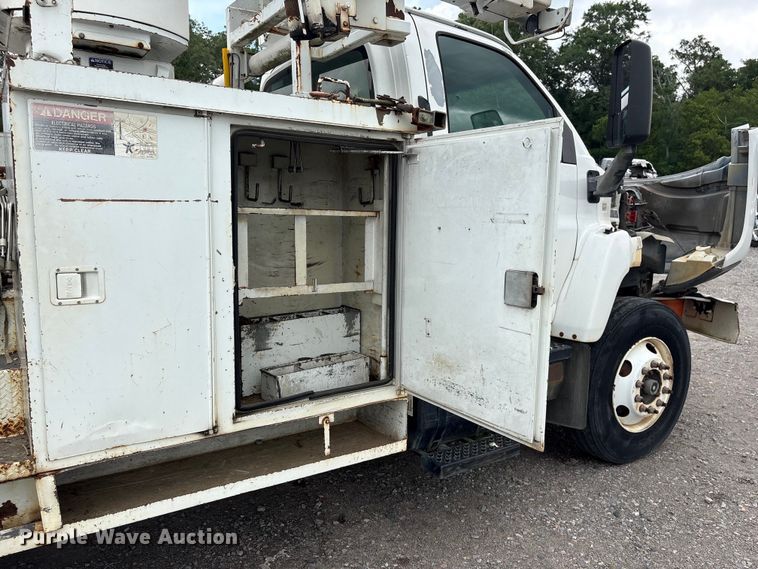 image for item YA3107 2006 Chevrolet C7500 cable placer bucket truck