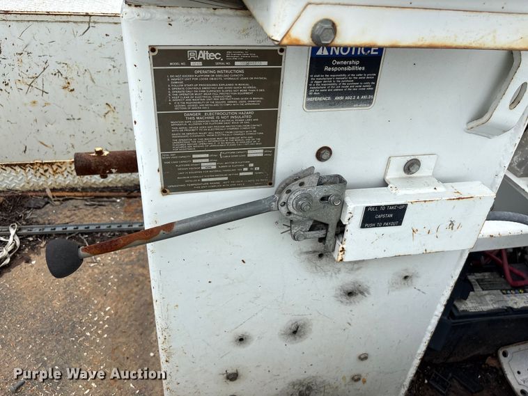 image for item YA3107 2006 Chevrolet C7500 cable placer bucket truck