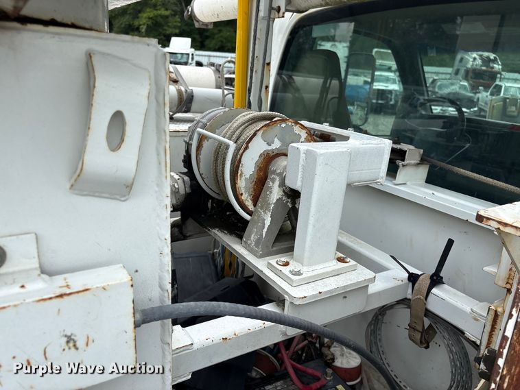 image for item YA3107 2006 Chevrolet C7500 cable placer bucket truck