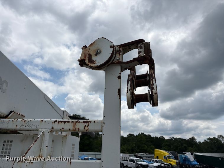 image for item YA3107 2006 Chevrolet C7500 cable placer bucket truck