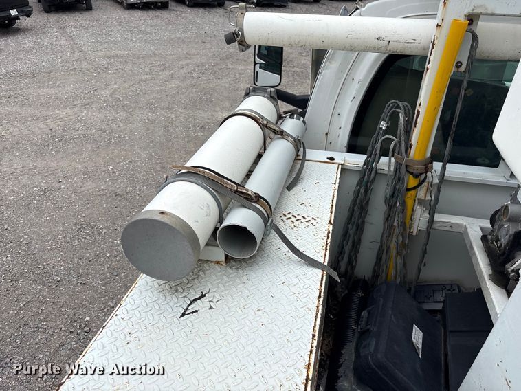 image for item YA3107 2006 Chevrolet C7500 cable placer bucket truck