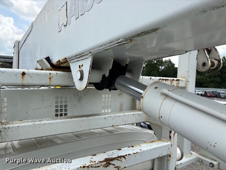 image for item YA3107 2006 Chevrolet C7500 cable placer bucket truck
