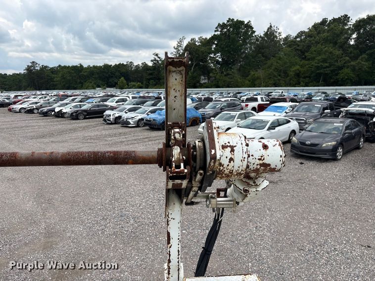 image for item YA3107 2006 Chevrolet C7500 cable placer bucket truck