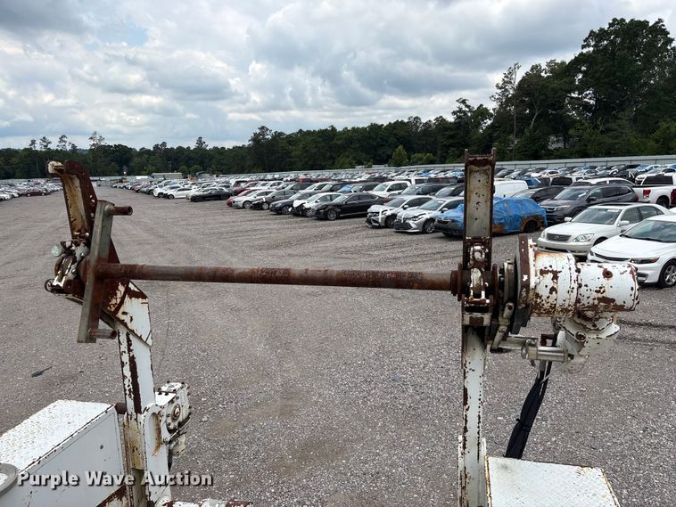 image for item YA3107 2006 Chevrolet C7500 cable placer bucket truck