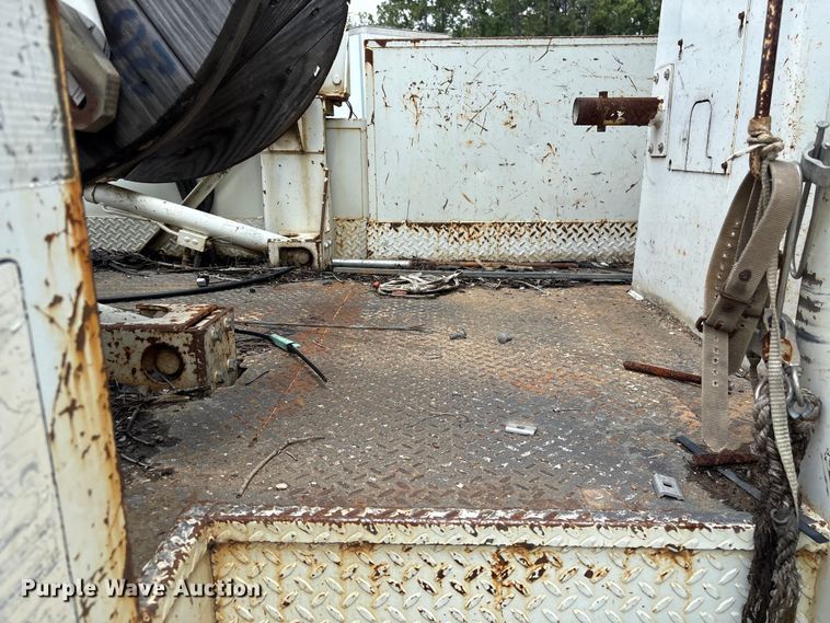 image for item YA3107 2006 Chevrolet C7500 cable placer bucket truck