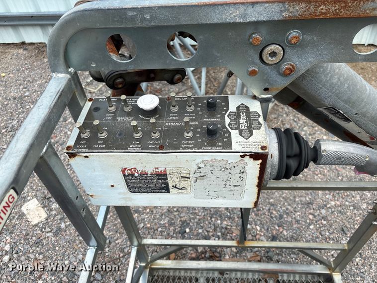 image for item YA3107 2006 Chevrolet C7500 cable placer bucket truck