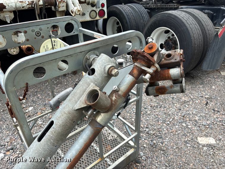 image for item YA3107 2006 Chevrolet C7500 cable placer bucket truck