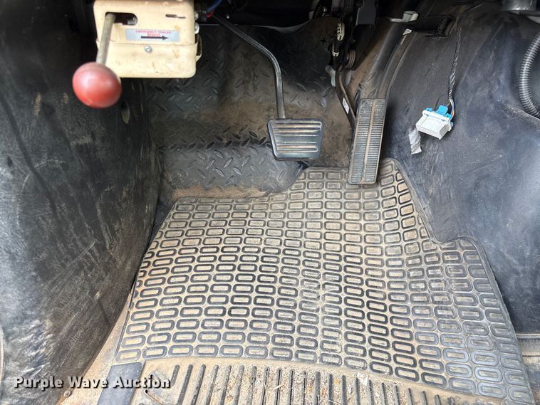 image for item YA3107 2006 Chevrolet C7500 cable placer bucket truck