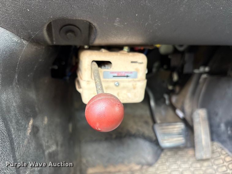 image for item YA3107 2006 Chevrolet C7500 cable placer bucket truck