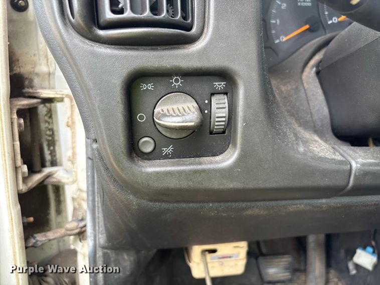 image for item YA3107 2006 Chevrolet C7500 cable placer bucket truck