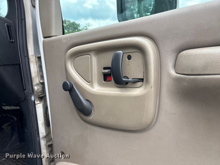 image for item YA3107 2006 Chevrolet C7500 cable placer bucket truck