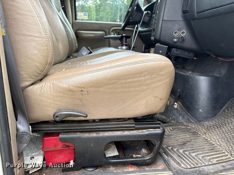 image for item YA3107 2006 Chevrolet C7500 cable placer bucket truck