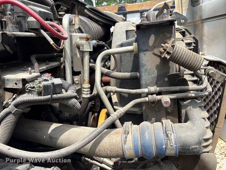 image for item YA3107 2006 Chevrolet C7500 cable placer bucket truck