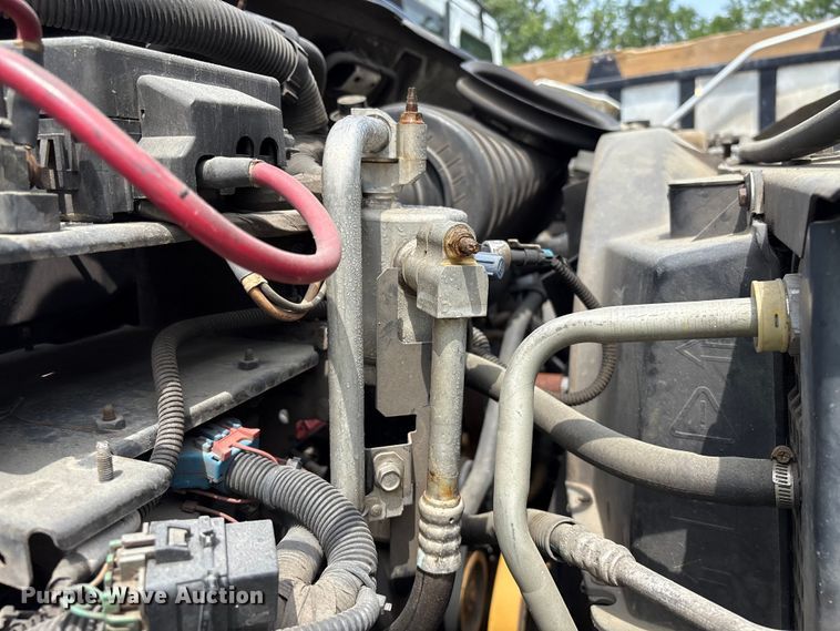 image for item YA3107 2006 Chevrolet C7500 cable placer bucket truck