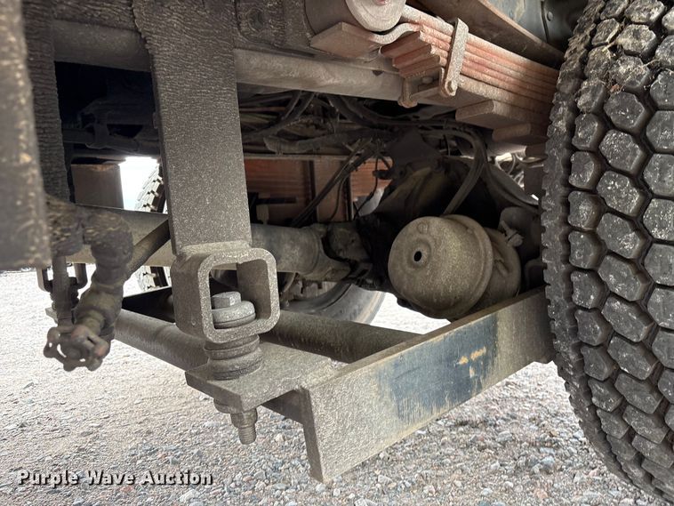 image for item YA3107 2006 Chevrolet C7500 cable placer bucket truck